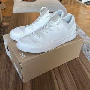 On Roger Centre Court Men’s Size 11.5 US White and Gold